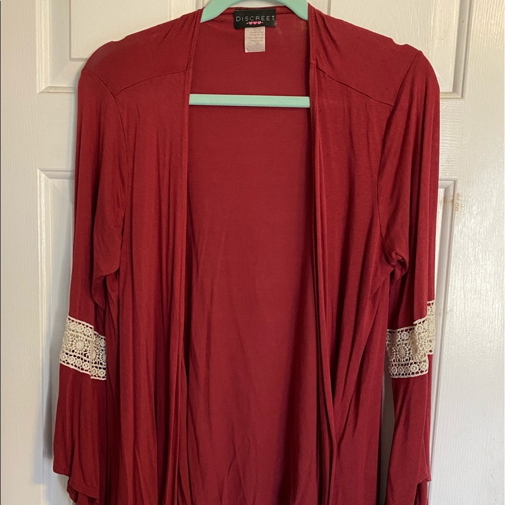 Discreet Cardigan with lace arms. Size 1X